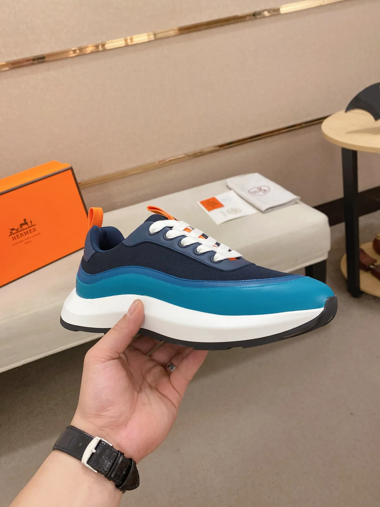 Men's clothing and shoes💰: 620💰《HERMES》【Classic Original Version】Hermès; Top 🔝 Purchasing Agency 🔍🔍Men's latest 🇺🇸 counters are on sale simultaneously, original imported from Italy ▲▲Silk cowhide with breathable fabric ▲▲ (high-end and expensive Qi·Grade) Exquisite workmanship (Italian 🇮🇹Imported water-dyed 🐂cowhide lining) Sole: Original sole provided by the original factory, ⚠️Exclusive double-layer activity·TPR·Rubber·Combined molded outsole; Super·comfortable·wear-resistant·non-slip·environmental protection The real thing is more beautiful if you take the real thing (high quality, follow the order), you can enter and exit the counter at will * Number of yards: 38·39·40·41·42·43·44# (can be customized 45.)